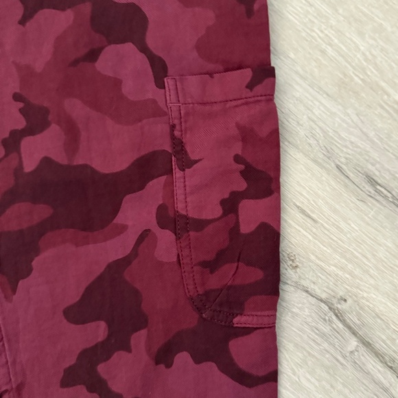 SUNDANCE Women’s Grandview Cotton Berry Camo Pants Size Small - Picture 8 of 16